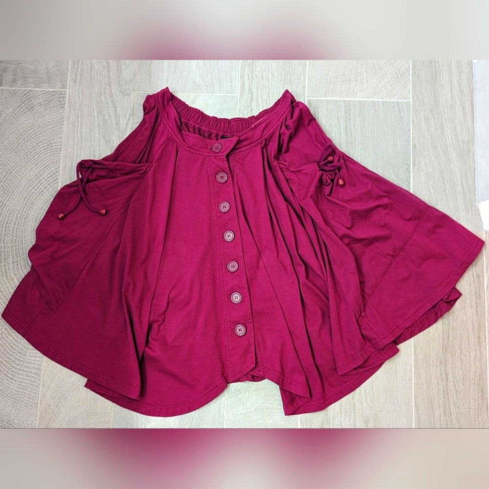 Burgundy pleated skirt with pockets